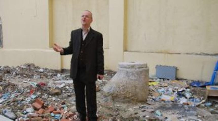 Anıtlar Kuruluna Takılan Kooperatif Başkanı Yetkililerden Yardım İstedi