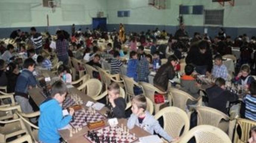 23 Nisan Satran&ccedil; Turnuvası'na 300 Sporcu Katıldı