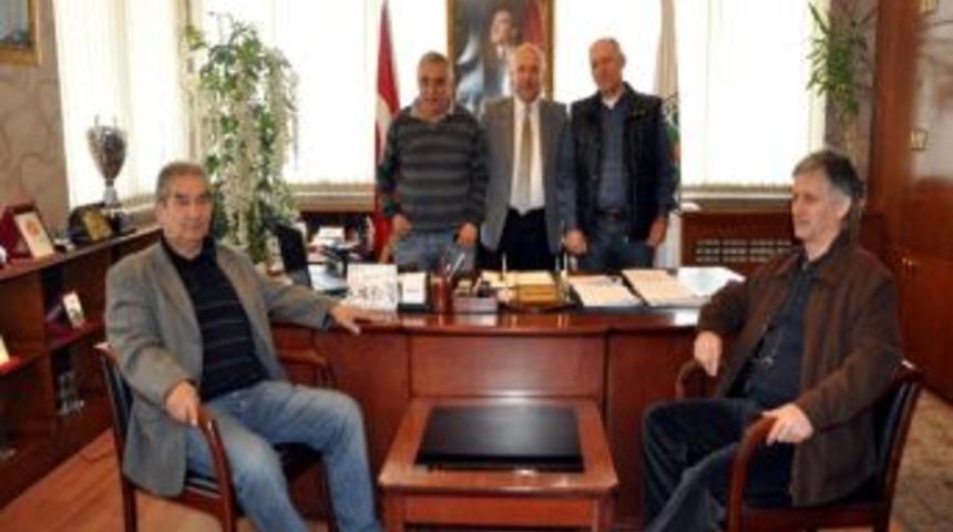 Eski Futbolculardan Başkan Akdemir'e Ziyaret