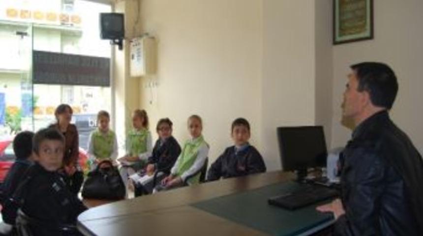 &Ouml;ğrenciler Mahalle Muhtarı İle Buluştu