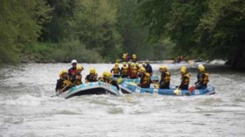 Ak Parti Gen&ccedil;lik Kollarından Rafting Ş&ouml;leni