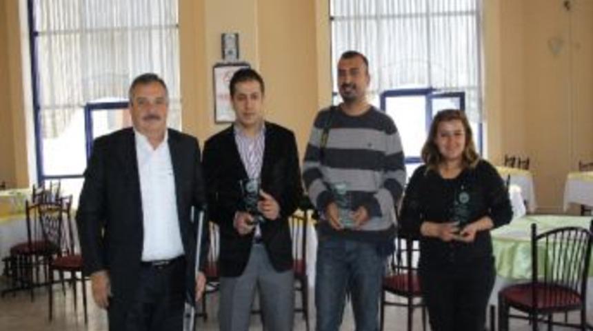 Gazetecilere Ekonomiye Katkılarından Dolayı Teşekk&uuml;r Plaketi