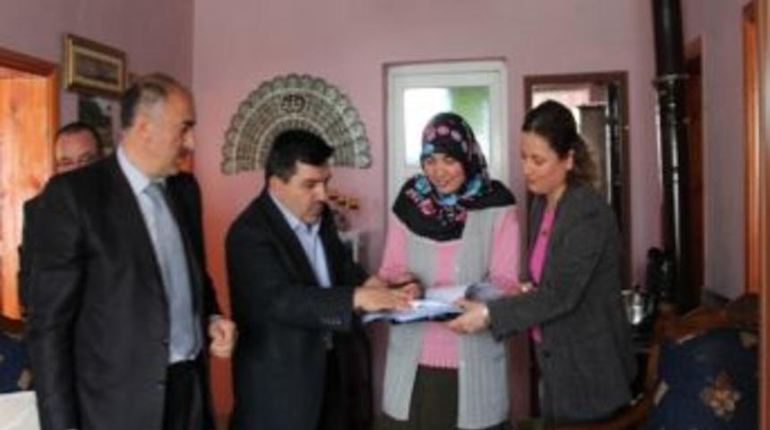 3 &Ccedil;ocuklu &Ccedil;ift, 3 &Ccedil;ocuğa Koruyucu Aile Oldu