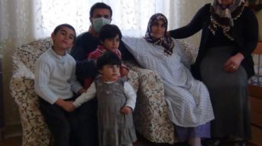 Annesinin B&ouml;breğiyle Hayata Tutundu