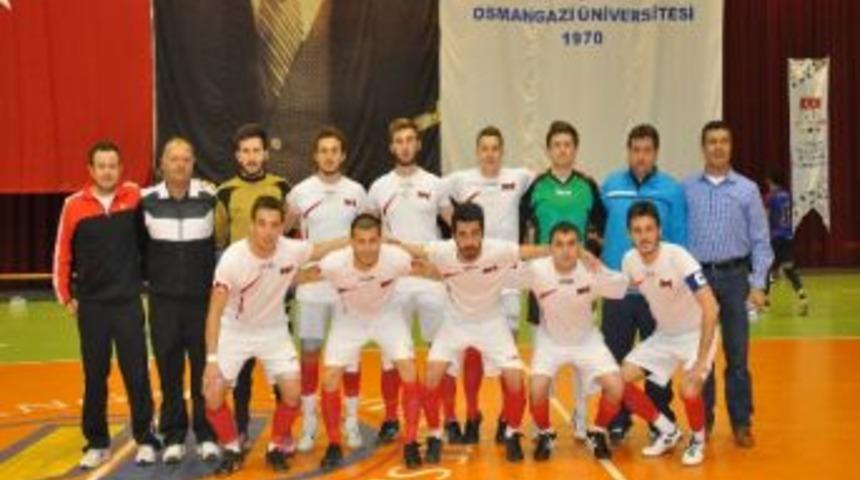 Dp&uuml;, Salonda Da &Uuml;&ccedil;&uuml;nc&uuml; Oldu