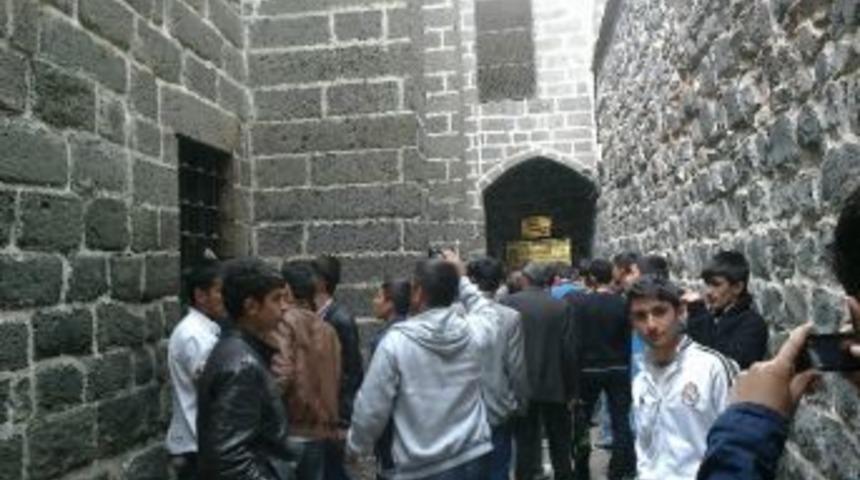 Bing&ouml;ll&uuml; &Ouml;ğrenciler, Diyarbakır&rsquo;da