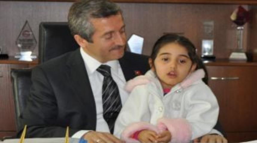 &Ccedil;ocuklar Belediye Başkanı Koltuğunda