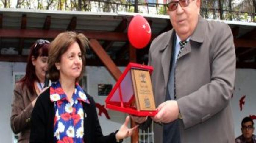 Kitap Dolabı Bah&ccedil;elievler&rsquo;de A&ccedil;ıldı