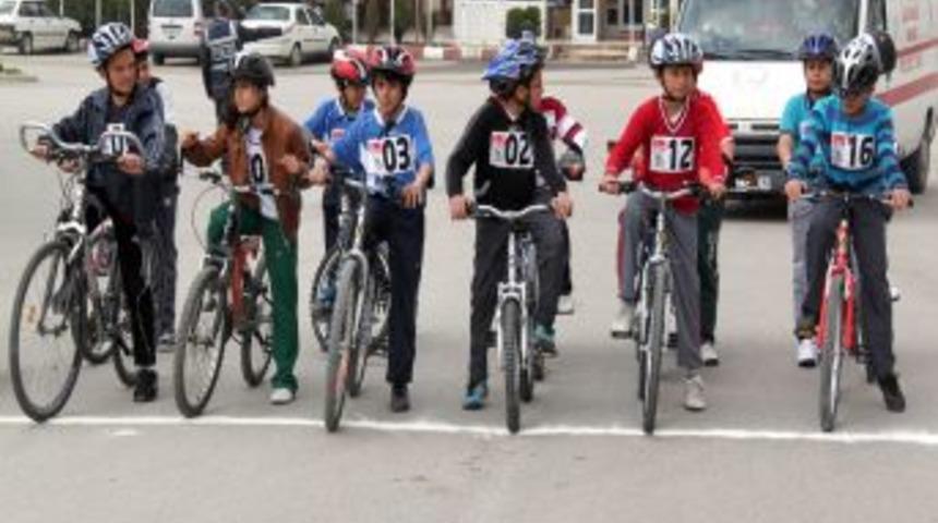 Bisikletler, 23 Nisan I&ccedil;in Yarıştı