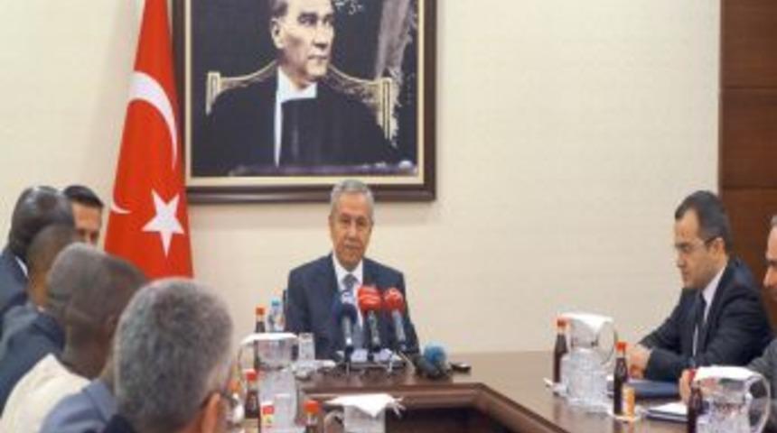 Arın&ccedil;'ın Senegalli Konukları Ile 'bonjour' Diyaloğu