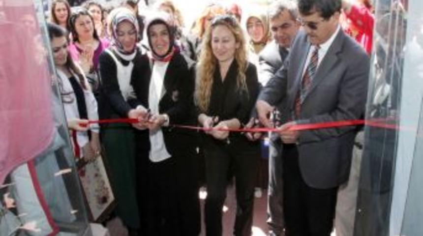 SEYMER Kursiyerleri El Emeği G&ouml;z Nuru &Uuml;r&uuml;nlerini Sergiledi