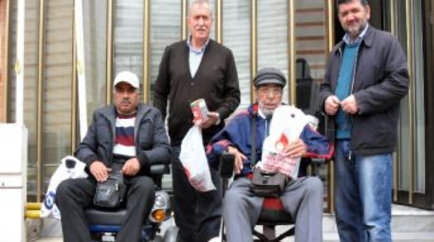 Kızılay Kavurma Dağıttı