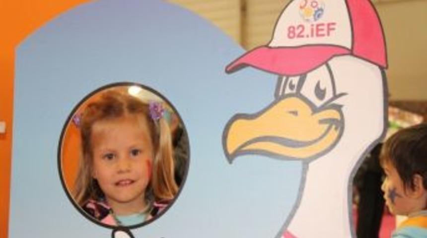 &Ccedil;ocuklar Fuarcı Martı&rsquo;ya Hayran Kaldı