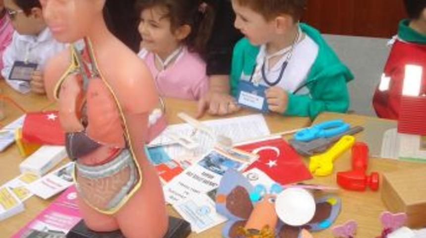 Anaokulu &Ouml;ğrencileri, Se&ccedil;tikleri Meslekleri Velilerine Tanıttı