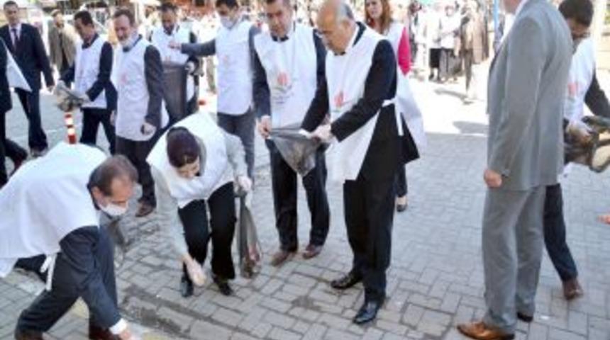Şehrin Temizliği I&ccedil;in Kampanya Başlatıldı