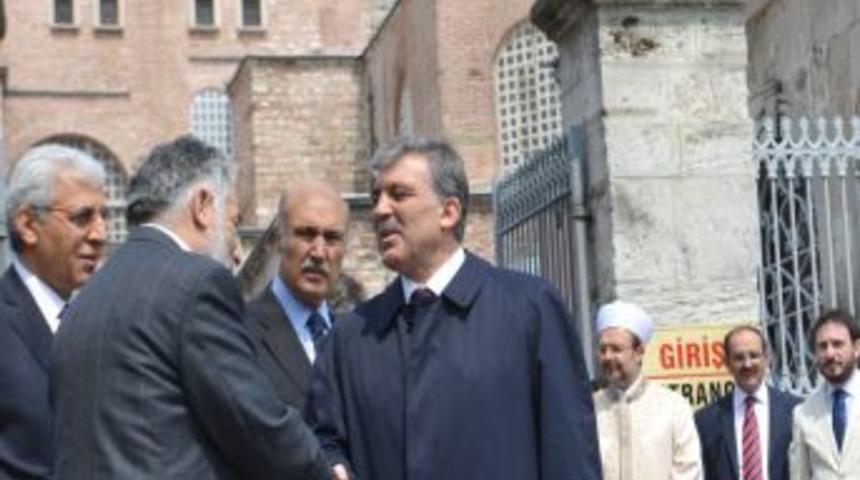 Cumhurbaşkanı G&uuml;l, H&uuml;sn-i Hat Sergisi&rsquo;ni Gezdi