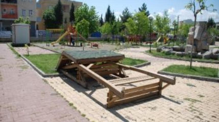 Kahta'da Parklar Tahrip Ediliyor