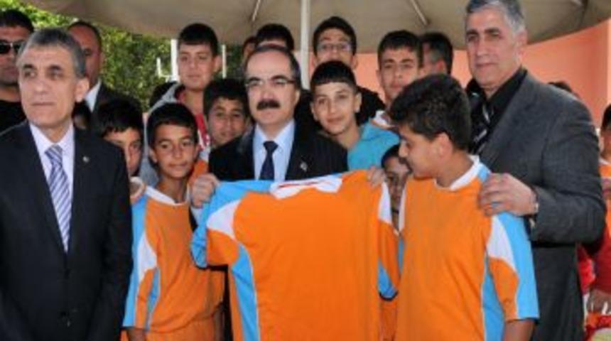 Vali Coş, Akkapı Mahallesi'nde Vatandaşlarla Bir Araya Geldi