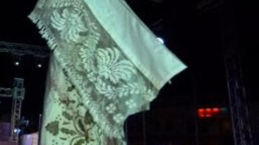 Sokak Defilesi B&uuml;y&uuml;k İlgi G&ouml;rd&uuml;