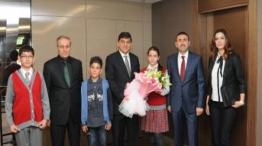 Başkan Fadıloğlu &Ouml;ğrencileri Makamında Ağırladı