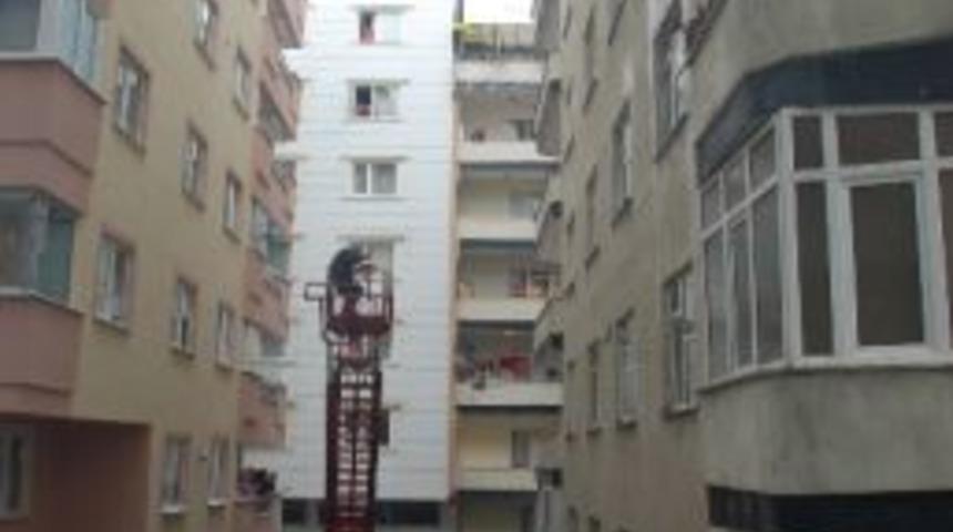 Rize'nin &Ccedil;ayeli İl&ccedil;esindeki Yangın Az Kalsın Faciaya Neden Olacaktı