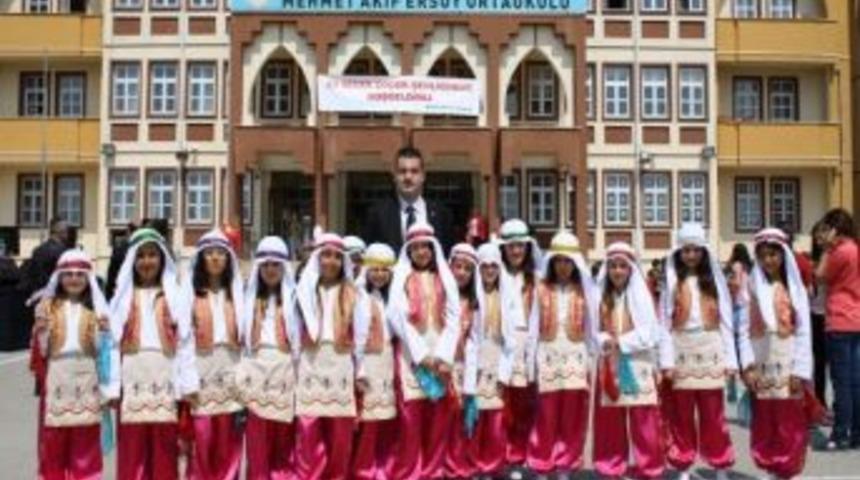 Ayvalık&rsquo;ta 23 Nisan Şenliğine B&uuml;y&uuml;k İlgi