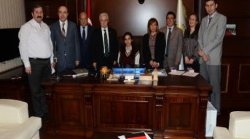 Başkan Oldu Ama Okulunu Unutmadı