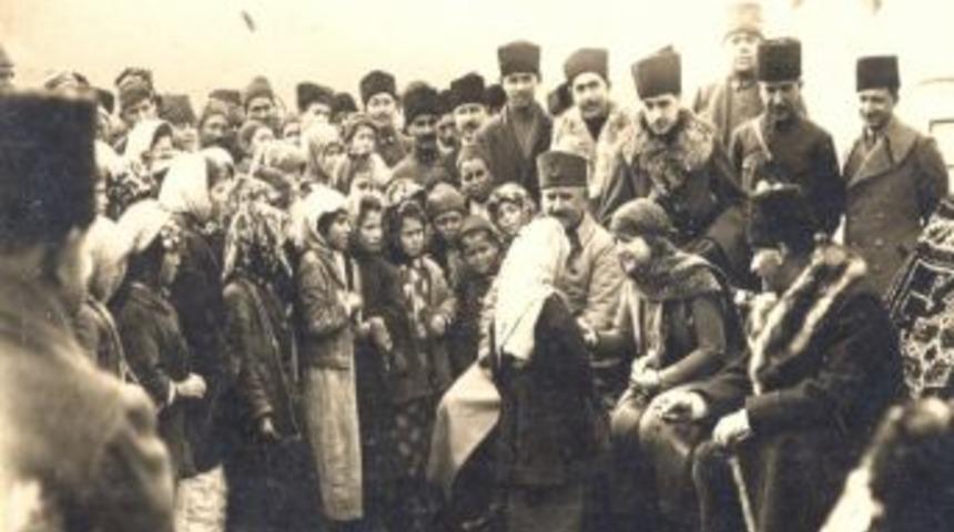 Kurtuluş Savaşı'nın Ortasında T&uuml;rk &Ccedil;ocukları