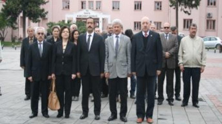 22 Nisan&rsquo;da İzin Alarak &Ccedil;elenk Sundular