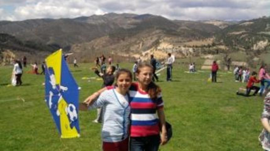 Hasanlar Ortaokulu'ndan U&ccedil;urtma Şenliği