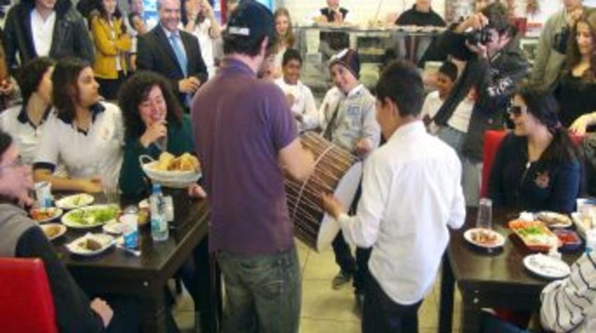 Roman &Ccedil;ocuklardan Doğuş &Ccedil;ocuk Senfoni Orkestrası'na Mini Konser