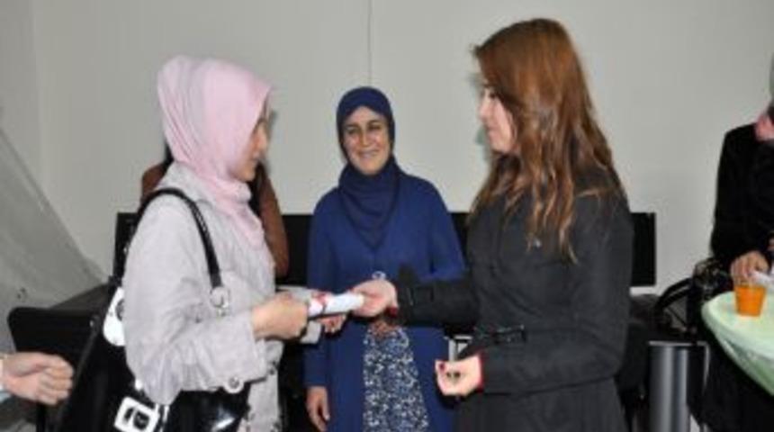 Kursları Başarı Ile Tamamlayan Bayanlara Sertifikaları Verildi