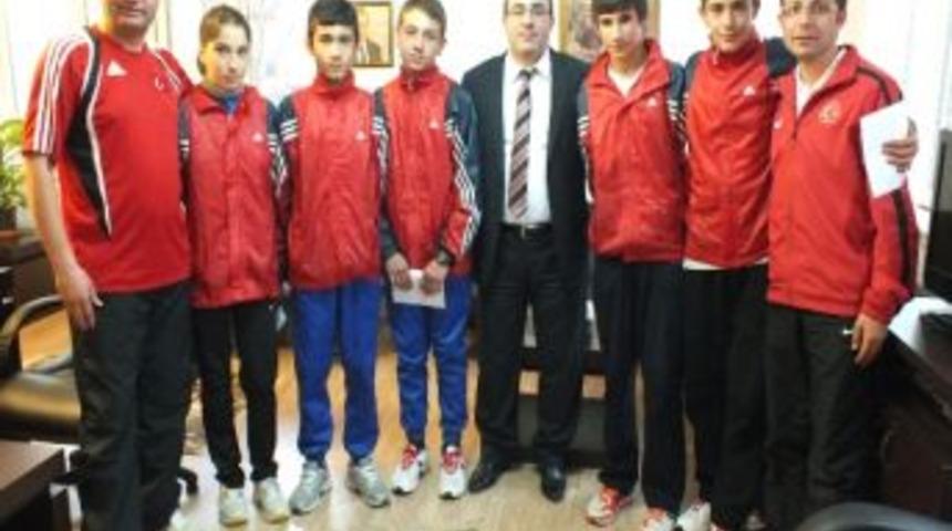 &Uuml;nl&uuml;er, Başarılı Atletizmcileri &Ouml;d&uuml;llendirdi