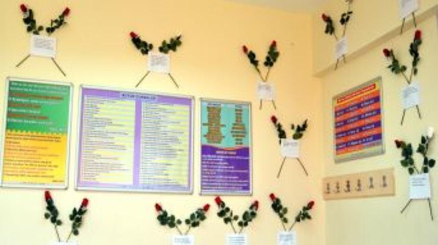 Sınıfta Kutlu Doğum S&uuml;slemesi