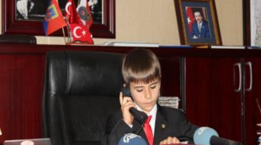 Temsili Vali &Ccedil;olak: Sayın Avni Bey, Koltuk &Ccedil;ok Rahatmış, Hi&ccedil; Kalkasım Yok