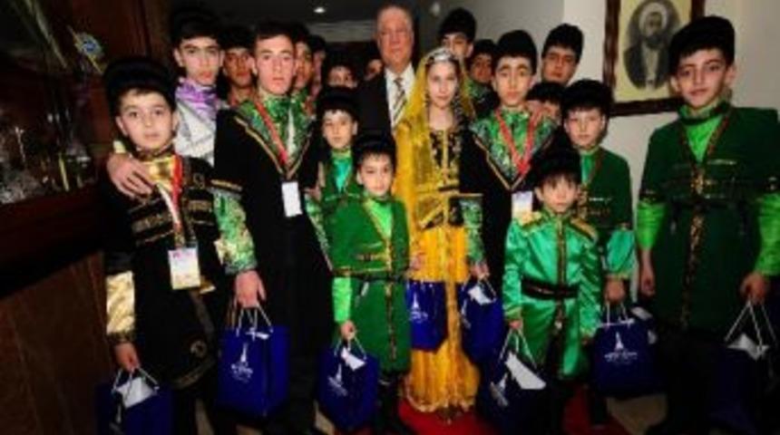 Azerbaycanlı &Ccedil;ocuklar B&uuml;y&uuml;kşehir Belediyesi'ni Ziyaret Etti