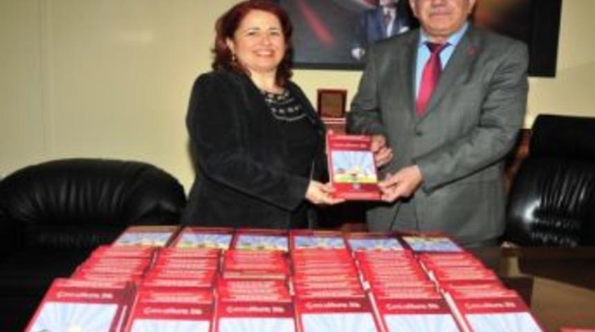 Yy&uuml;&rsquo;den İlk&ouml;ğretim &Ouml;ğrencilerine M&uuml;zik Cd&rsquo;si