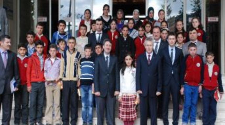 Validen &Ouml;ğrencilere Dizi Uyarısı