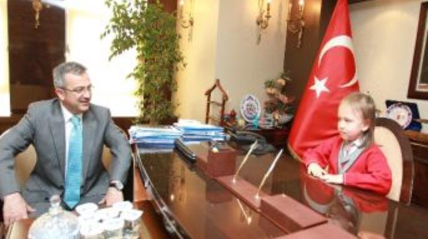 Başkan K&ouml;şker Koltuğunu &Ccedil;ocuklara Devretti