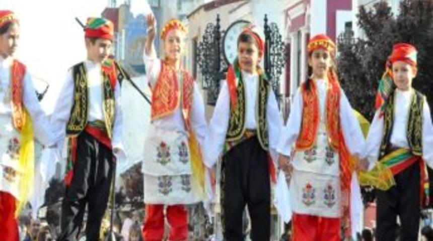 Miniklerin B&uuml;y&uuml;leyen Dans G&ouml;sterisi