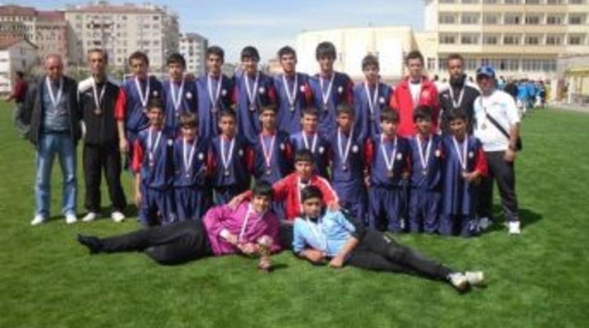 Salihli Belediyespor U-15 Takımı T&uuml;rkiye 3.'s&uuml; Oldu