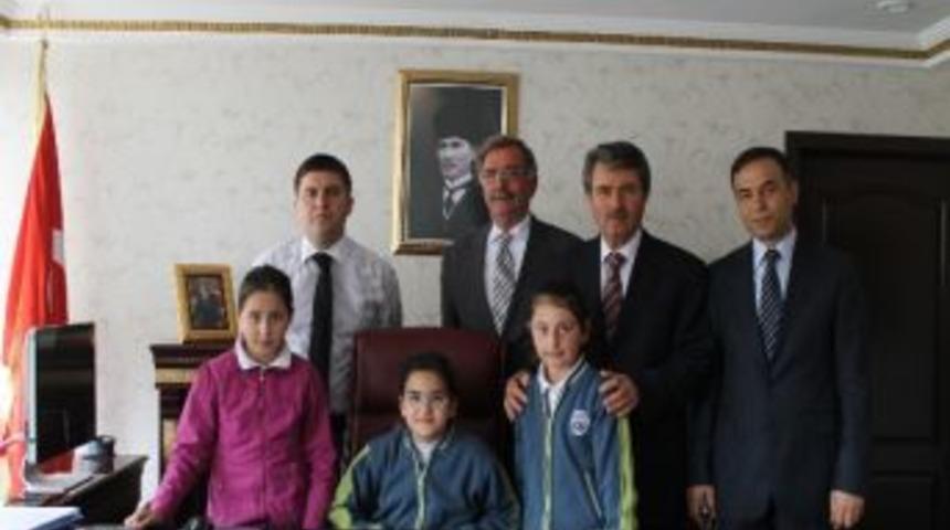 Akdağmadeni&rsquo;nde &Ouml;ğrenciler Makama Oturdu