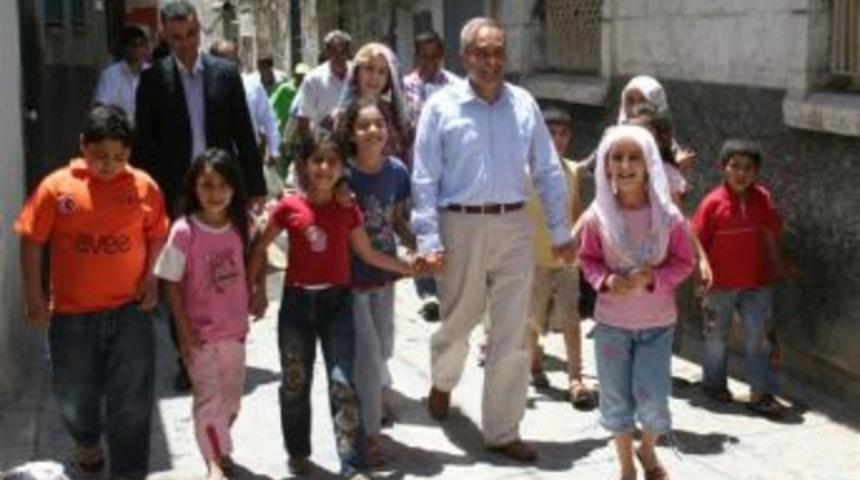 Urfa Kart&rsquo;tan &ouml;ğrencilere 23 nisan hediyesi