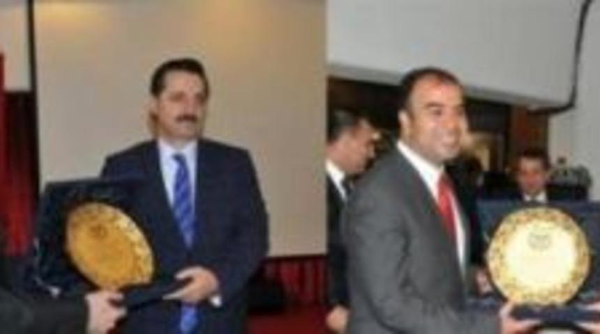 Bakan &Ccedil;elik ve Başkan &Ccedil;ift&ccedil;i'ye &ouml;d&uuml;l