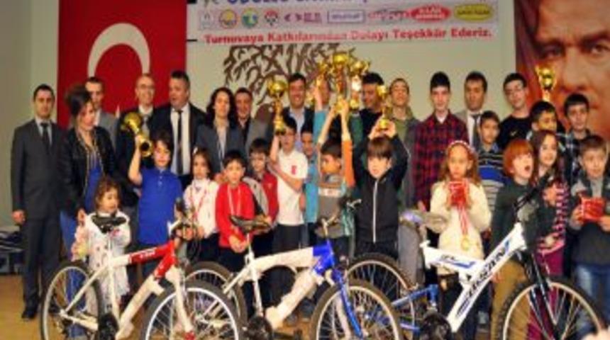 Zonguldak'ta Şampiyonlar &Ouml;d&uuml;llerini Aldı