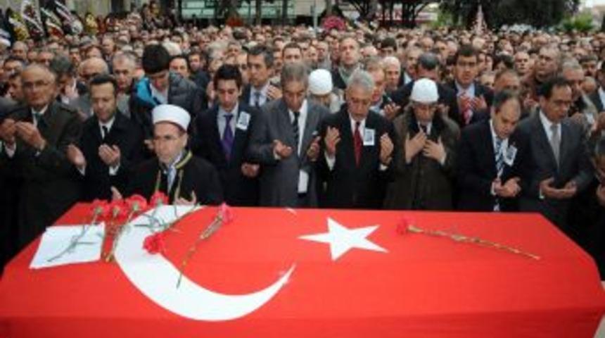 Efsane Siyaset&ccedil;i İlyas Kılı&ccedil;&rsquo;ın Tabutunu Samsunlular Taşıdı