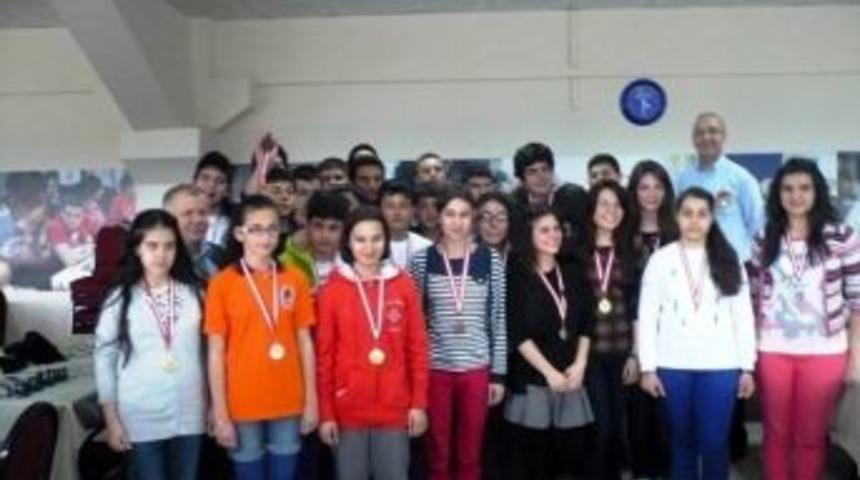 Satran&ccedil; Merkezi &Ouml;ğrencileri Turnuvadan Madalyalarla D&ouml;nd&uuml;