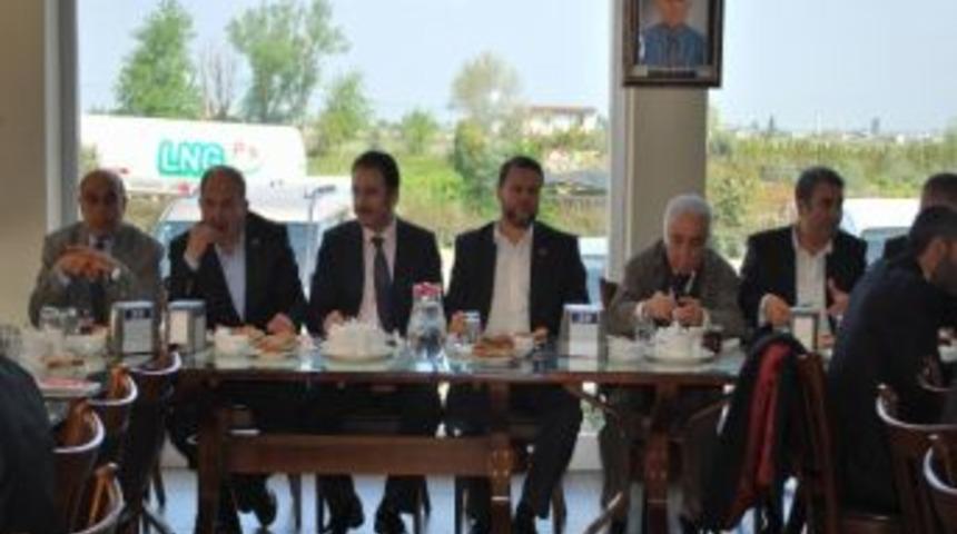 Salihli'de İşadamları İ&ccedil;in Bilgilendirme Toplantısı D&uuml;zenlendi