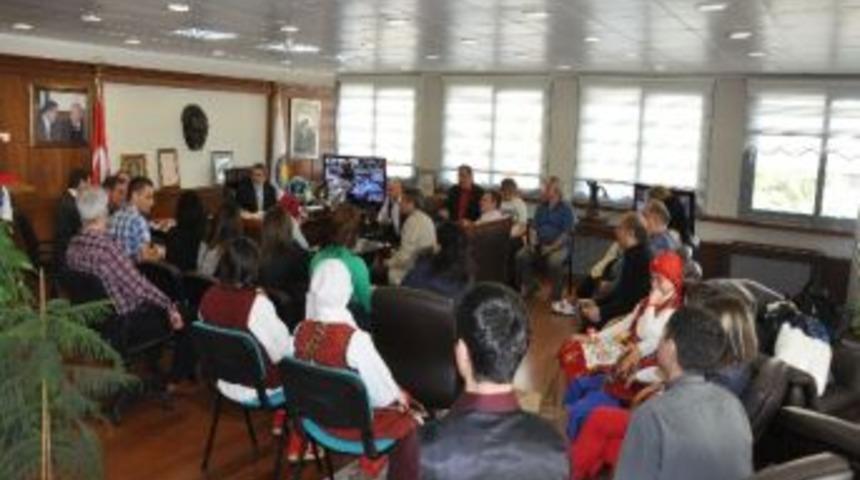 Konuk &Ccedil;ocuklar Başkan Alıcık&rsquo;ı Ziyaret Etti