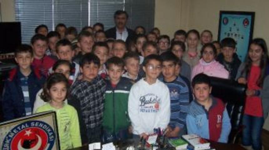 &Ouml;ğrencilerden Başkana Teşekk&uuml;r Ziyareti